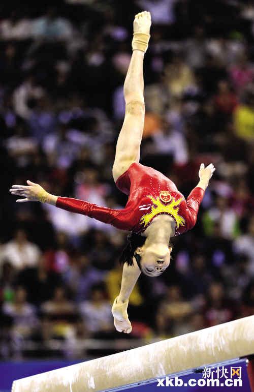 体操选手爆冷获胜，专家预测失准