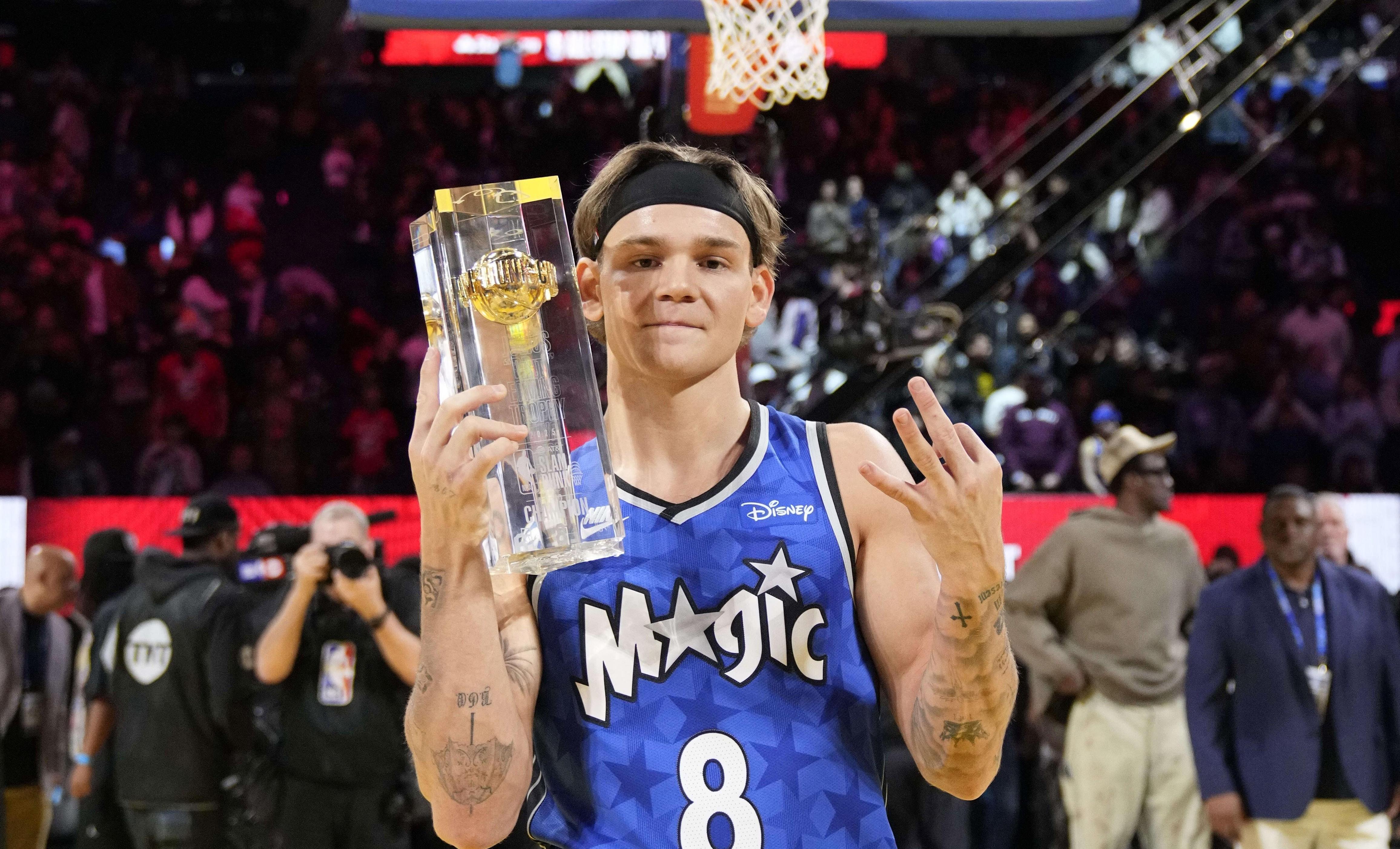 新疆队翻盘马刺，福克斯刷新纪录