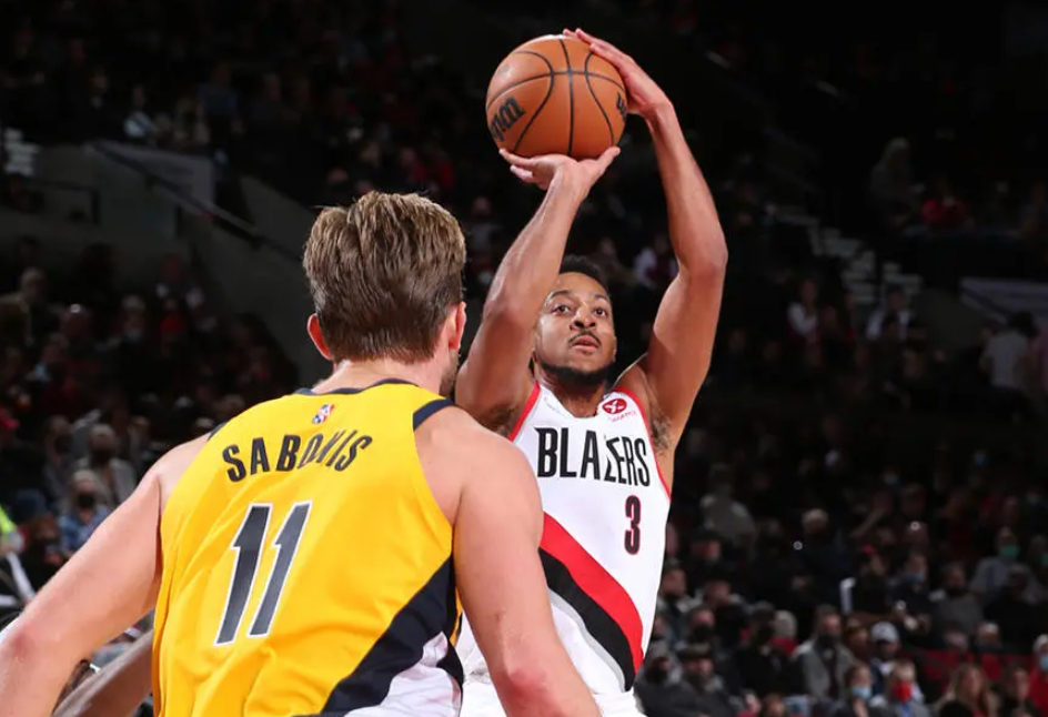 吉林队鏖战步行者，利拉德带队取胜