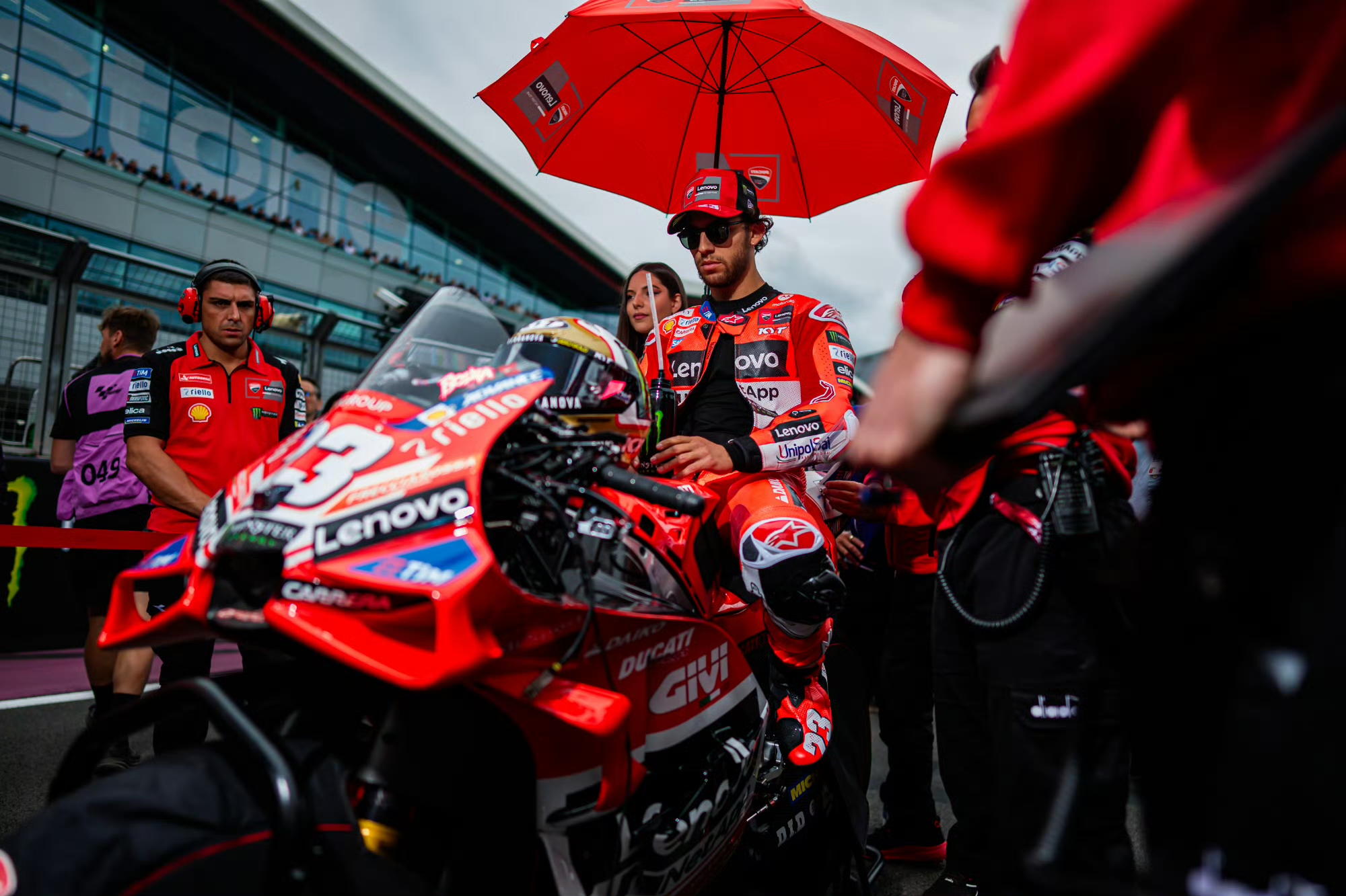 红牛车队险胜雷诺车队，阿隆索高光表现