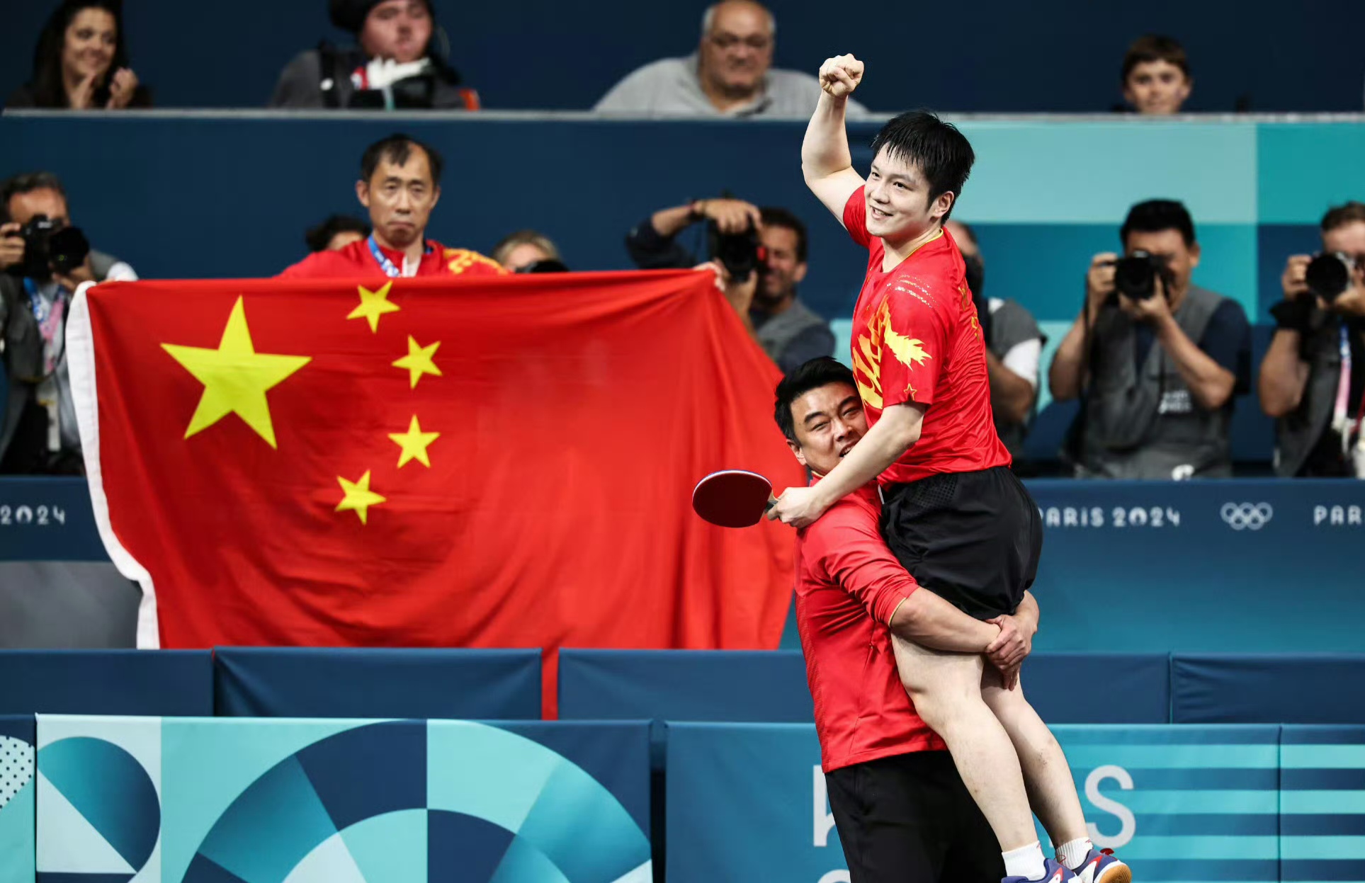 瑞典队轻取奥地利队，樊振东点燃赛场