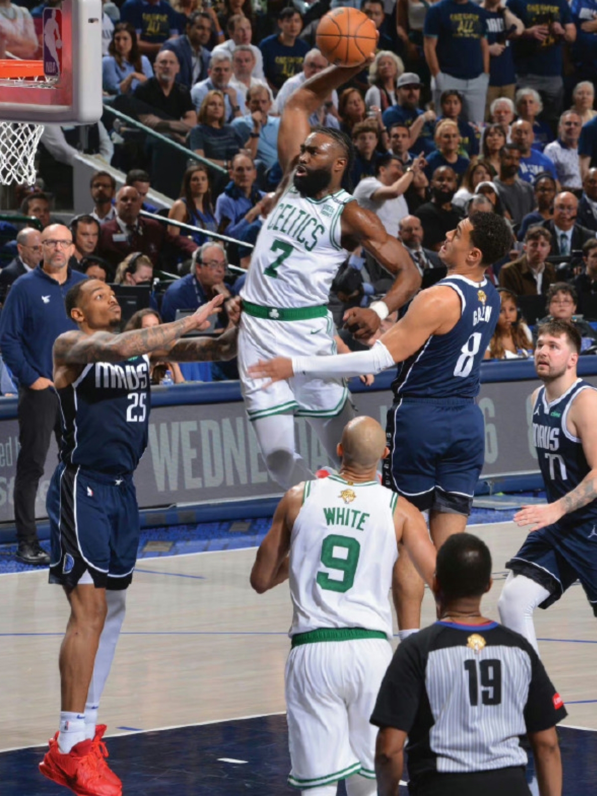 篮网轻取凯尔特人，布伦森扛起全队