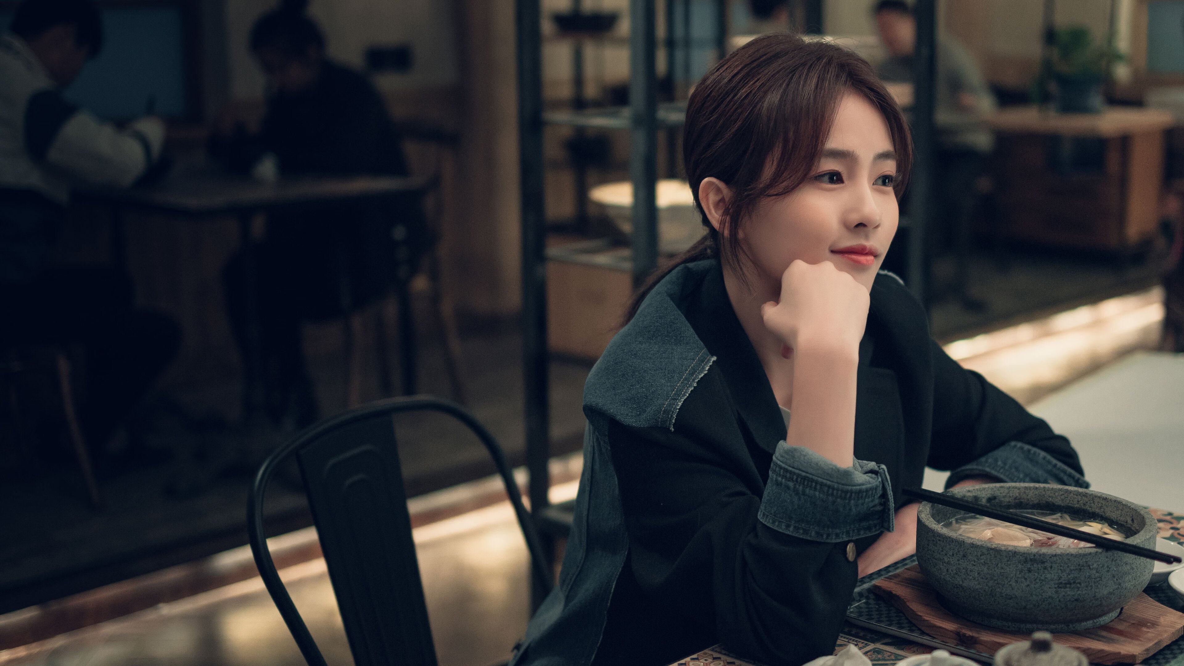 黄与红的交响，绿茵旧王与新贵的世纪绞杀战