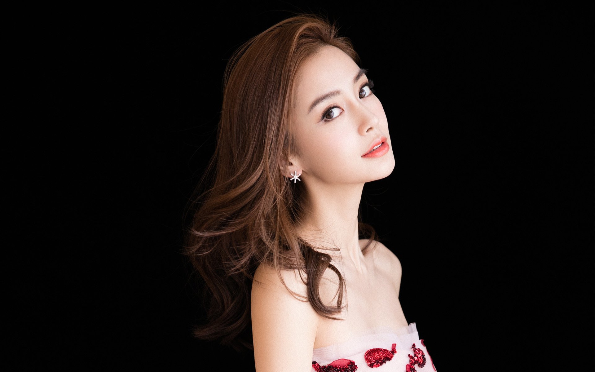 冰冷数据吞没洛杉矶星辰，青春火箭用肌肉撕碎完美剧本